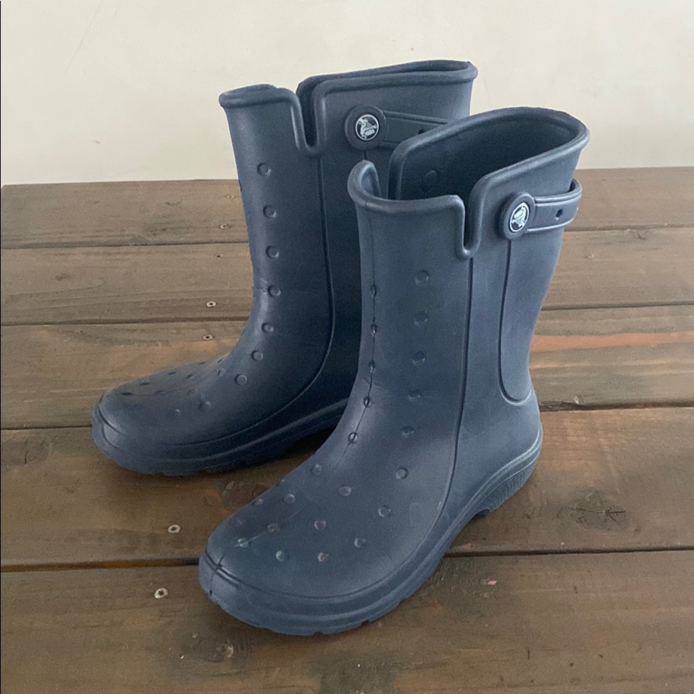 CROCS Blue Winter Rain Boots with Textured Pattern